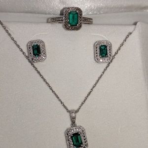 Emerald necklace and earrings set